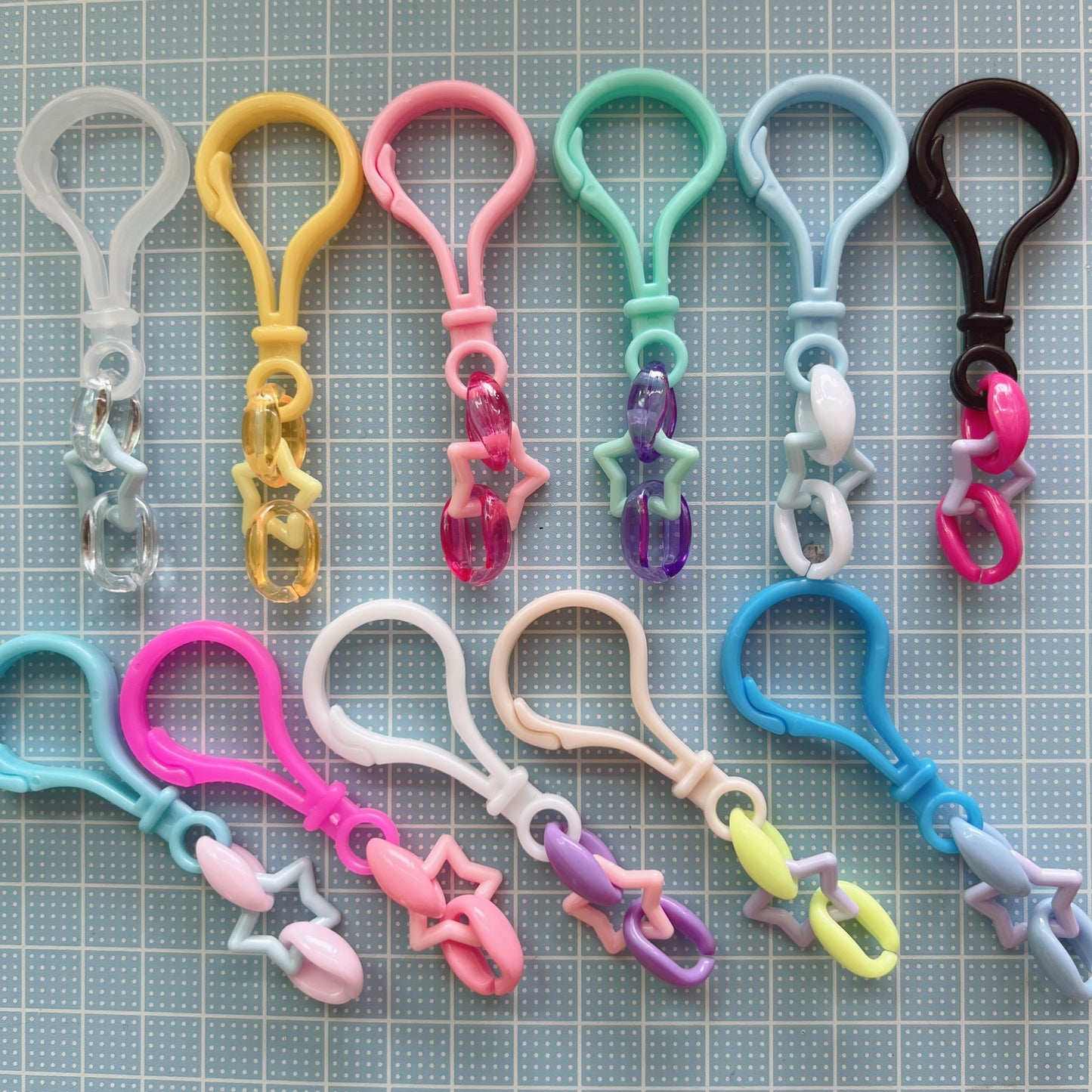 234 星チェーン おまかせ100個セット キャンディバッグキーホルダー ハンドメイド ガチャ詰めポーチ ワークショップ 材料 ハトメがカラーです♡