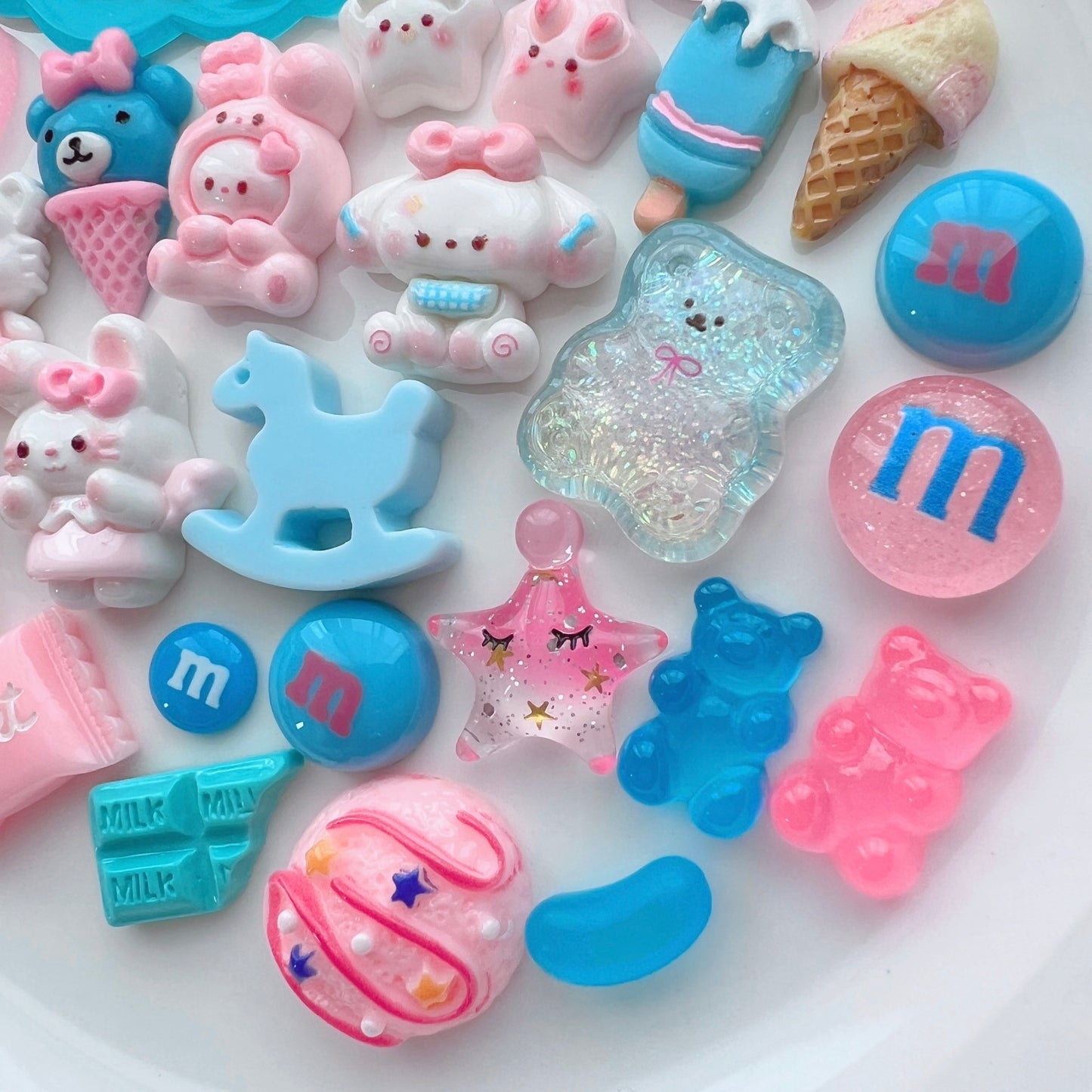 デコパーツ| P-203 デコパーツ ピンク 水色 Kissmeチャーム うさぎ クマ 犬 キーホルダー パーツ 資材